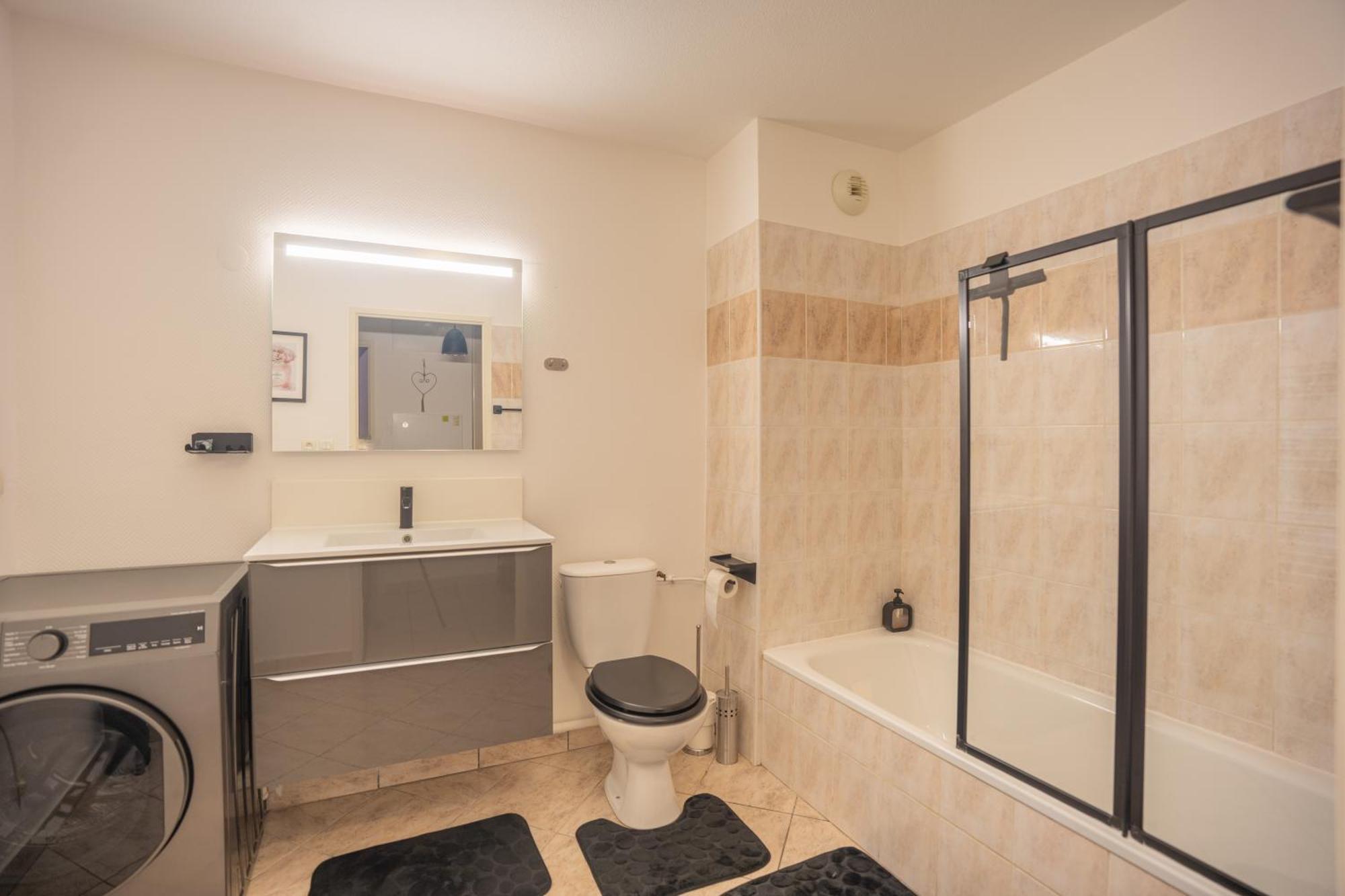 Appartement Tout Equipe A 3 Min Gare Annemasse - Ideal Famille Ou Pro - Parking Inclus Ville la Grand Bagian luar foto